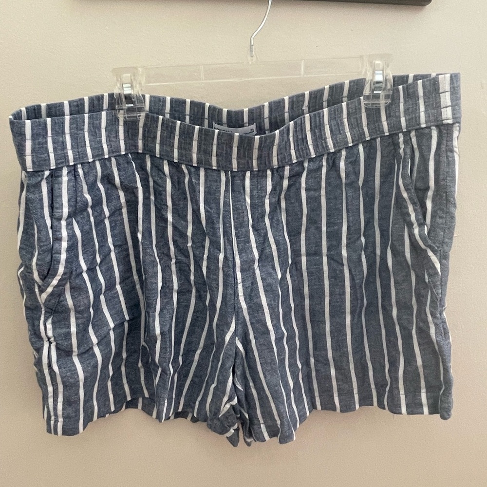 Linen stripe short